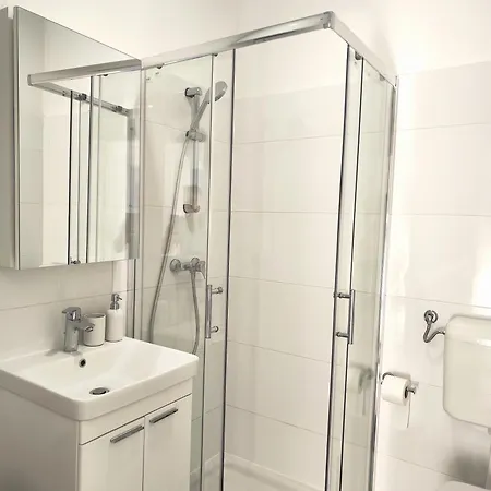 Karmela - Private Parking Zadar