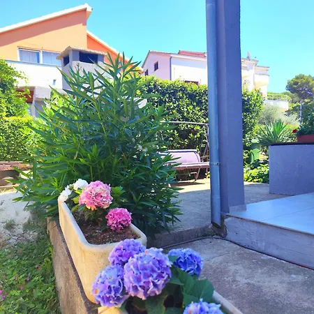 Karmela - Private Parking Apartment *