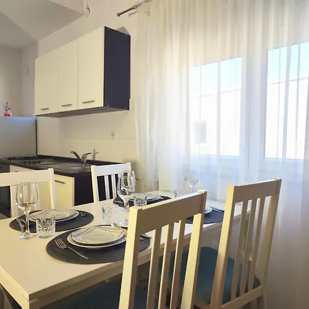 Karmela - Private Parking Daire