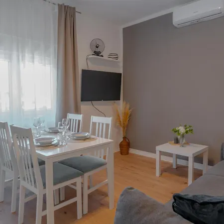 Karmela - Private Parking * زادار
