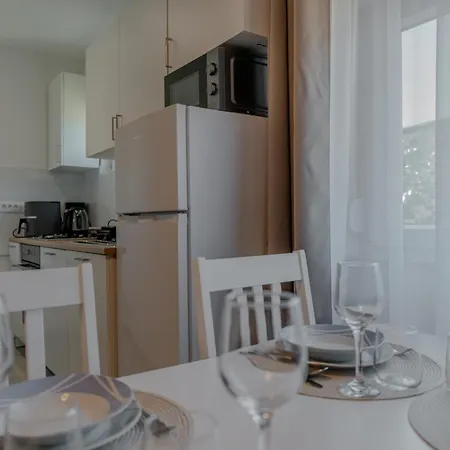 Karmela - Private Parking Apartment