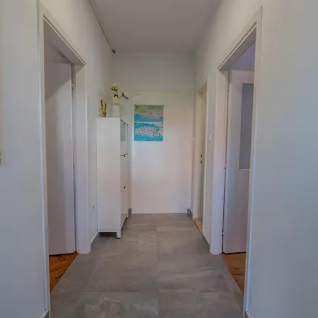 Apartment Karmela - Private Parking *