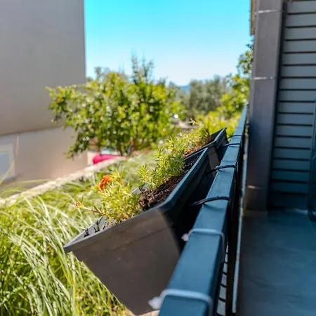 Apartment Karmela - Private Parking