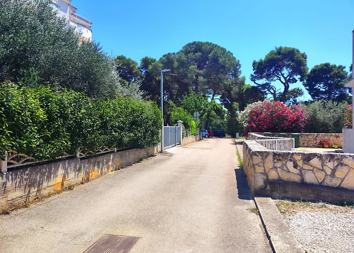 Karmela - Private Parking Zadar