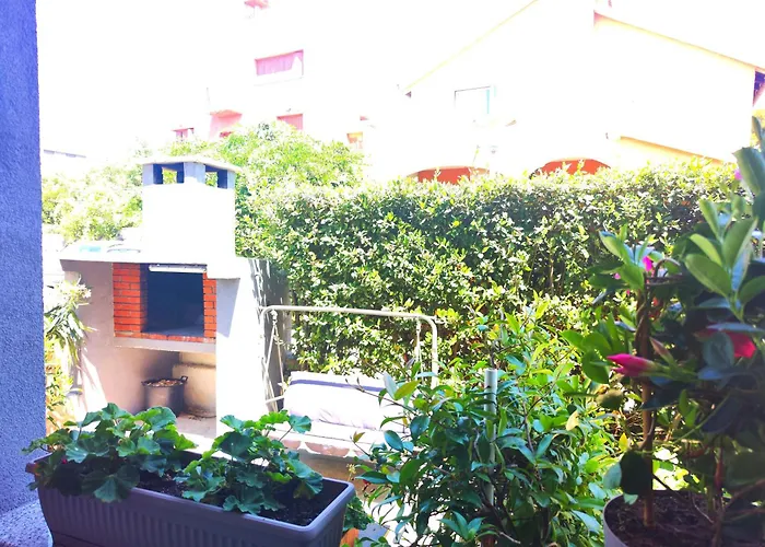 Karmela - Private Parking Apartman *