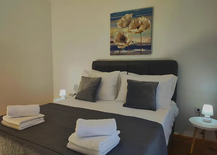 Karmela - Private Parking *