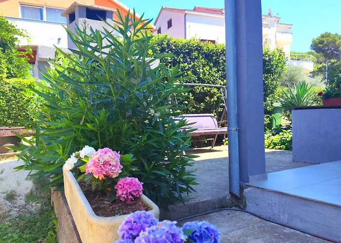 Karmela - Private Parking Apartman *